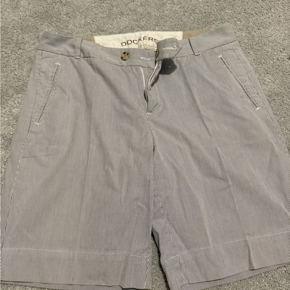 Dockers Womens Pin‎ Striped Gray/Navy Shorts Size 12 Lightweight Knee Length
